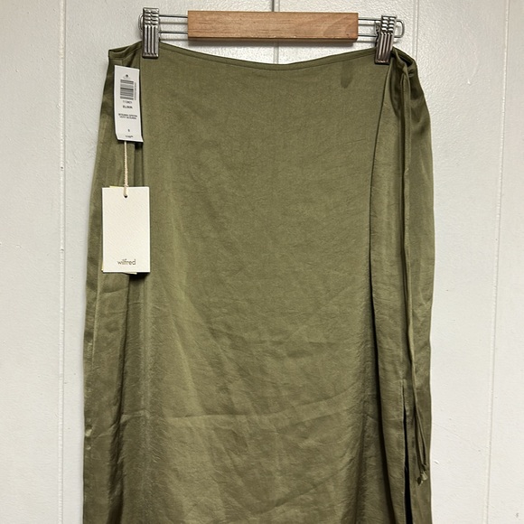 Aritzia Wilfred Elixir Satin Skirt In Bosana Green Vert Bosana Side Slit Size 6 - Picture 2 of 9